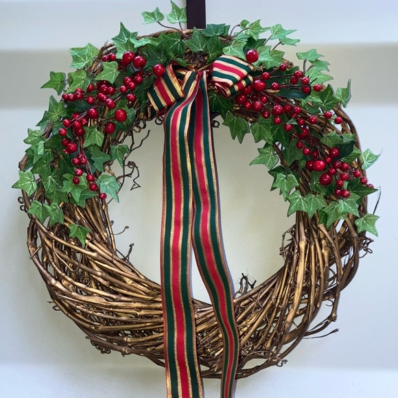 Festive Green and Red Holiday Wreath - Picture 1 of 10